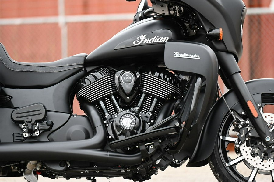 2023 Indian Motorcycle® Roadmaster® Dark Horse® Black Smoke