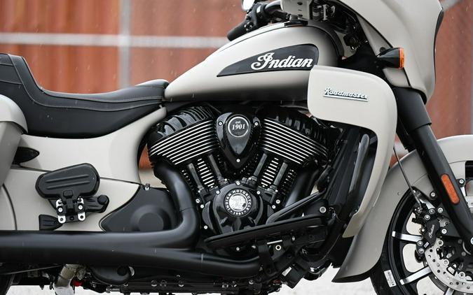 2023 Indian Motorcycle® Roadmaster® Dark Horse® Silver Quartz Smoke