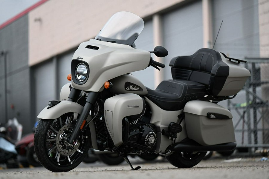 2023 Indian Motorcycle® Roadmaster® Dark Horse® Silver Quartz Smoke