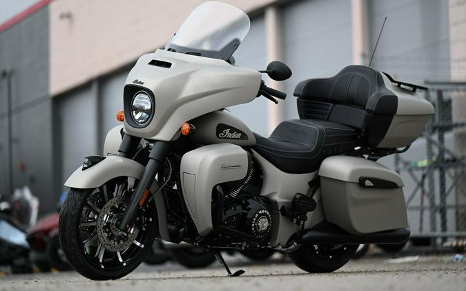 2023 Indian Motorcycle® Roadmaster® Dark Horse® Silver Quartz Smoke