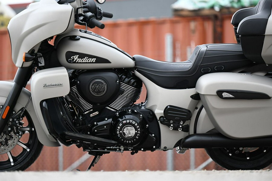 2023 Indian Motorcycle® Roadmaster® Dark Horse® Silver Quartz Smoke