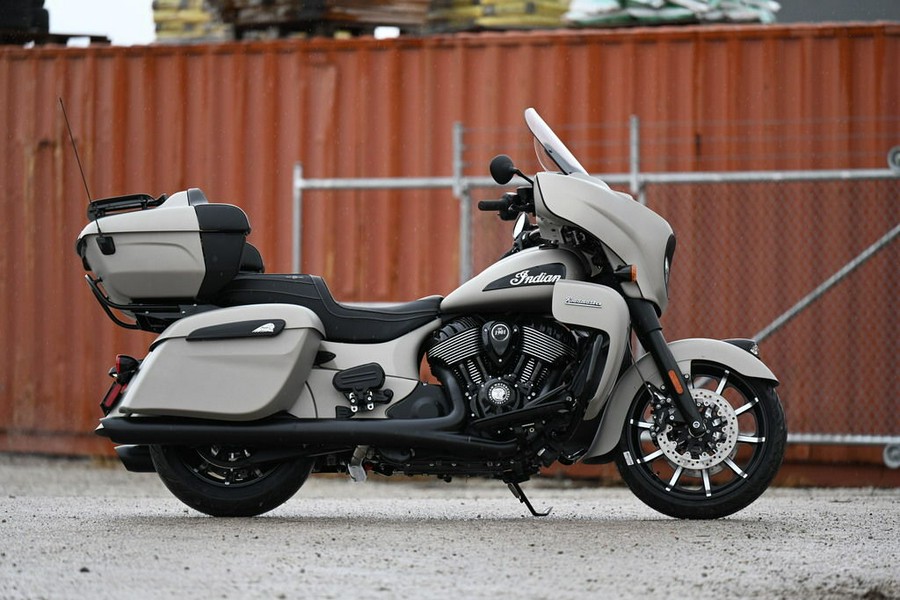 2023 Indian Motorcycle® Roadmaster® Dark Horse® Silver Quartz Smoke