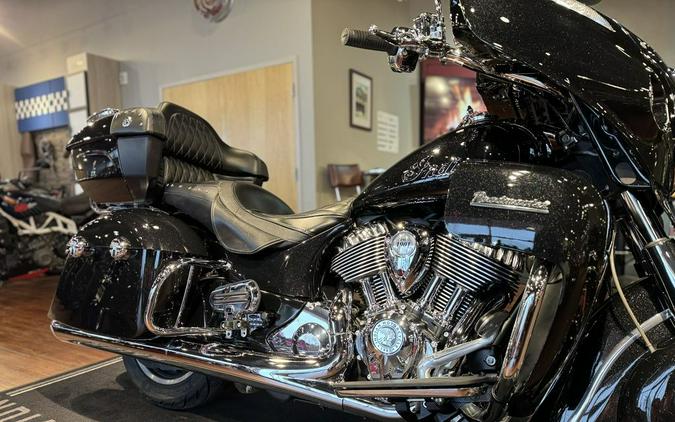 2021 Indian Motorcycle® Roadmaster® Thunder Black Pearl