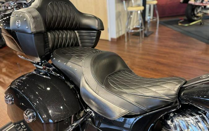 2021 Indian Motorcycle® Roadmaster® Thunder Black Pearl