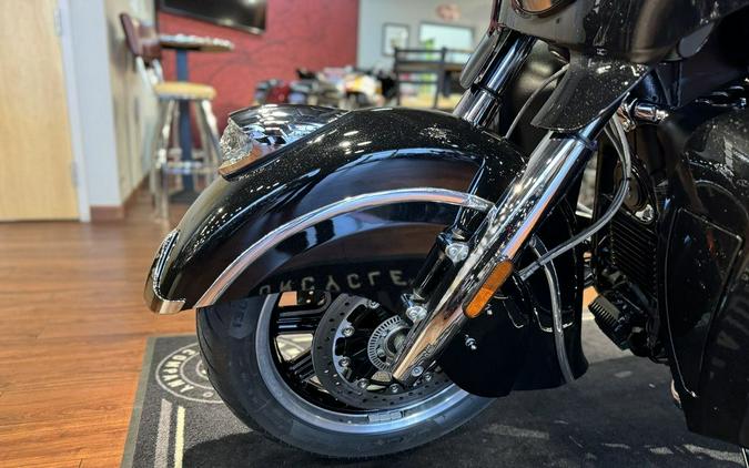 2021 Indian Motorcycle® Roadmaster® Thunder Black Pearl