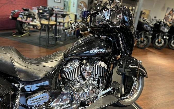 2021 Indian Motorcycle® Roadmaster® Thunder Black Pearl