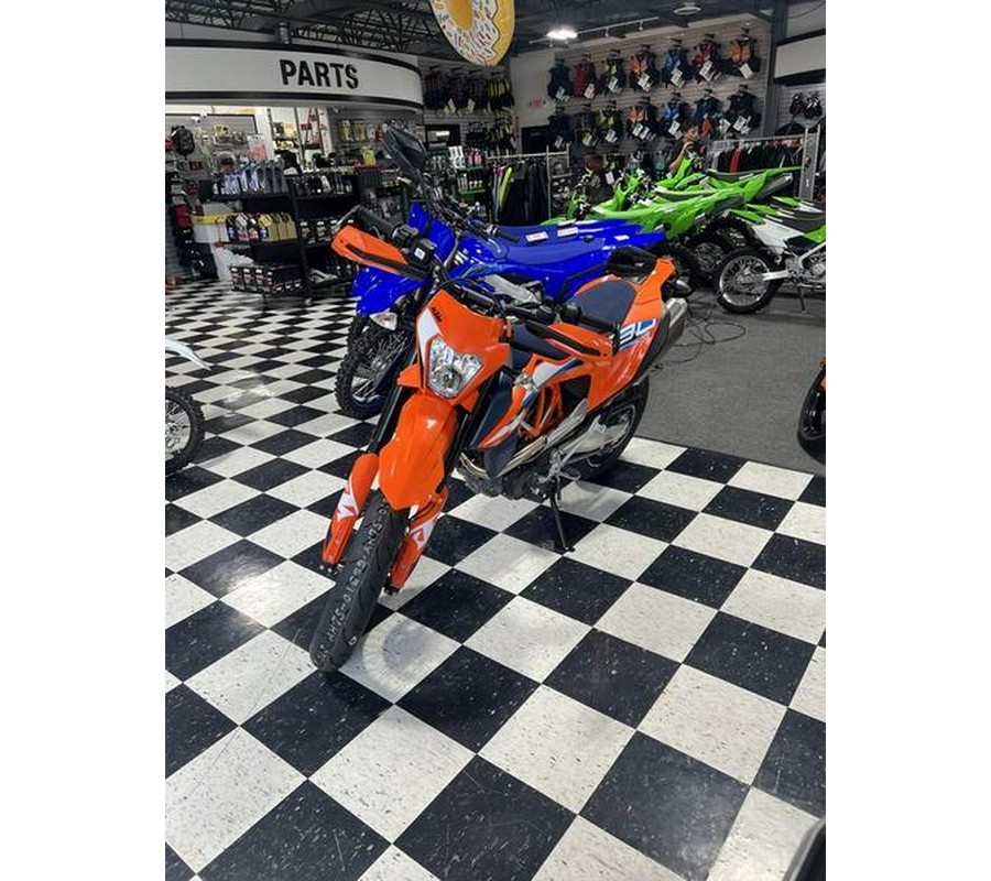 2024 KTM 690 SMC R