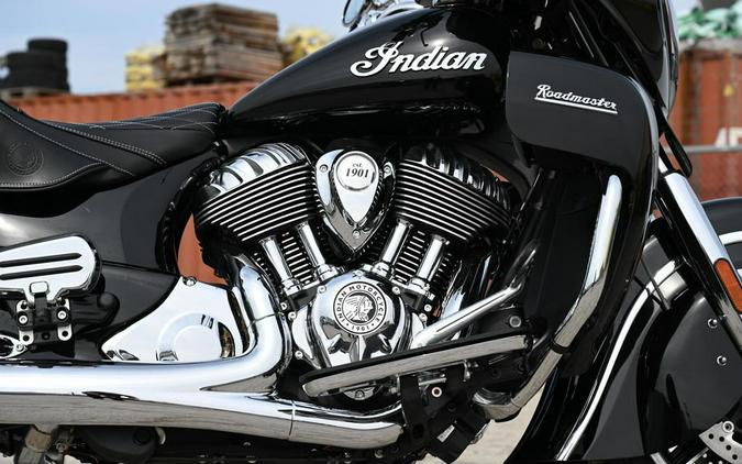 2023 Indian Motorcycle® Roadmaster® Black Metallic