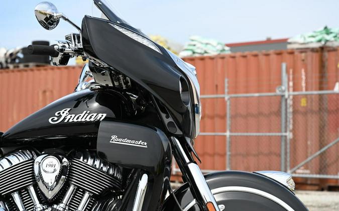 2023 Indian Motorcycle® Roadmaster® Black Metallic