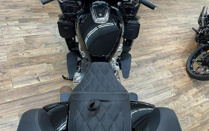 2023 Indian Motorcycle® Pursuit Limited with Premium Package Black Metallic