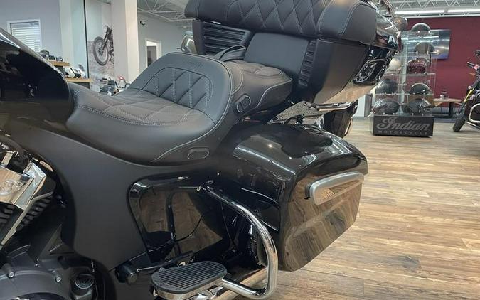 2023 Indian Motorcycle® Pursuit Limited with Premium Package Black Metallic