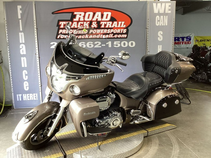 2018 Indian Motorcycle® Roadmaster® ABS Polish.Bronze Over Thund.Black w/Silver Pinst.