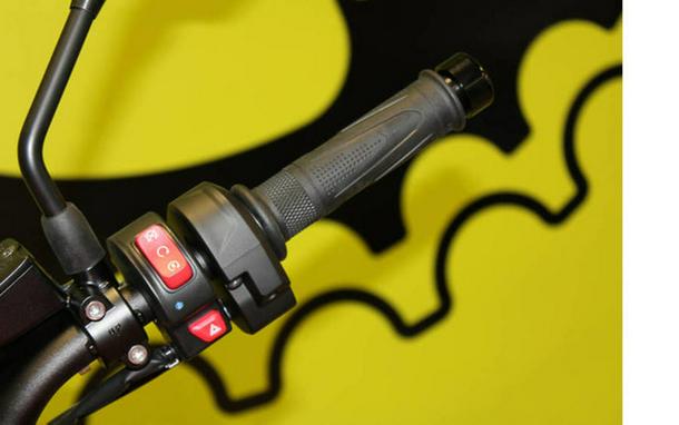 2025 Triumph Street Triple 765 R Matte Baja Orange R