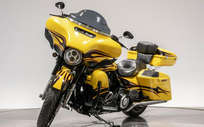 2015 HARLEY-DAVIDSON FLHXSE CVO STREET GLIDE in Scorching Yellow/Starfire Black
