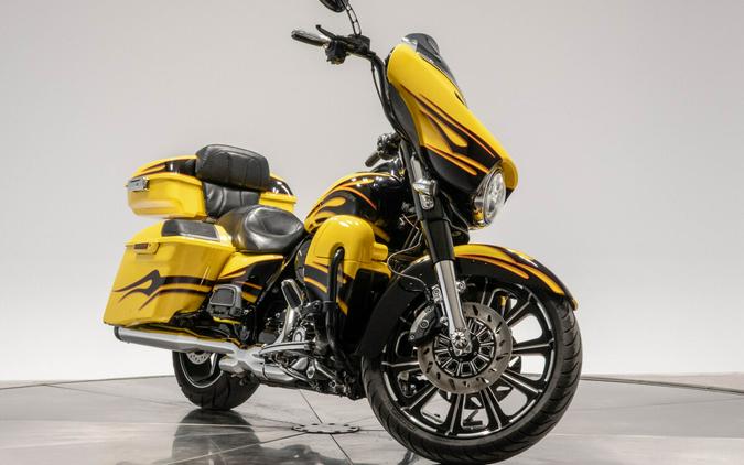 2015 HARLEY-DAVIDSON FLHXSE CVO STREET GLIDE in Scorching Yellow/Starfire Black