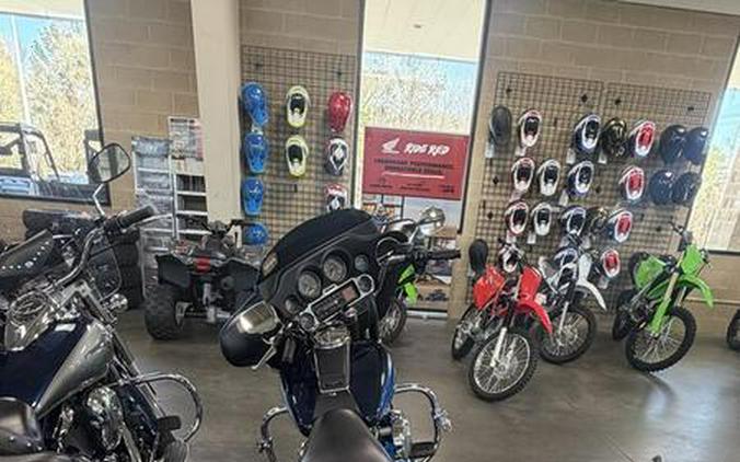 2004 Harley-Davidson® FLHTC - Electra Glide® Classic