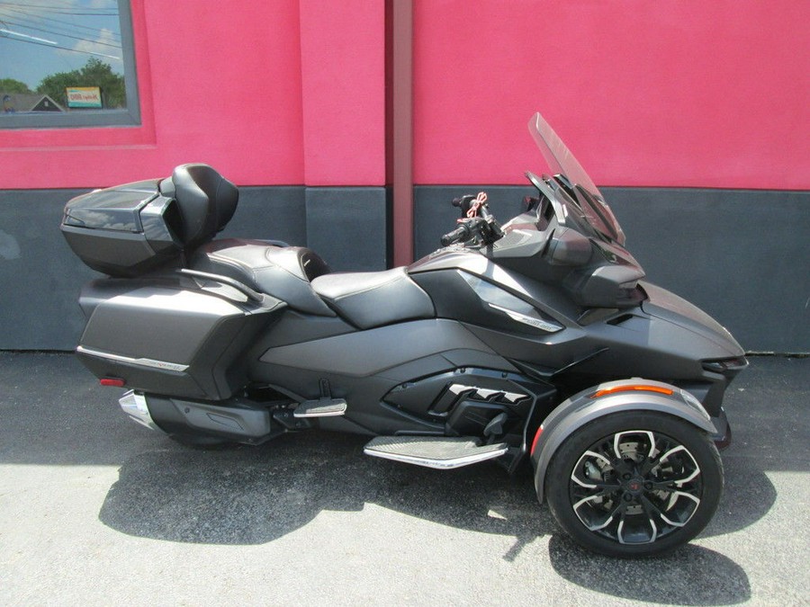 2022 Can-Am® Spyder RT Limited Dark Wheels