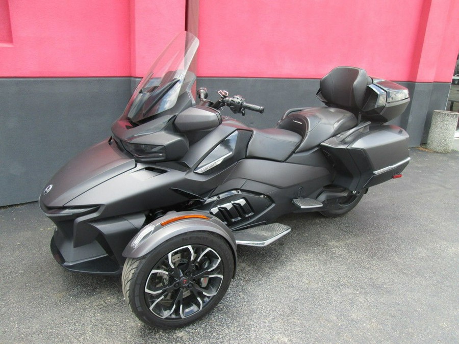 2022 Can-Am® Spyder RT Limited Dark Wheels