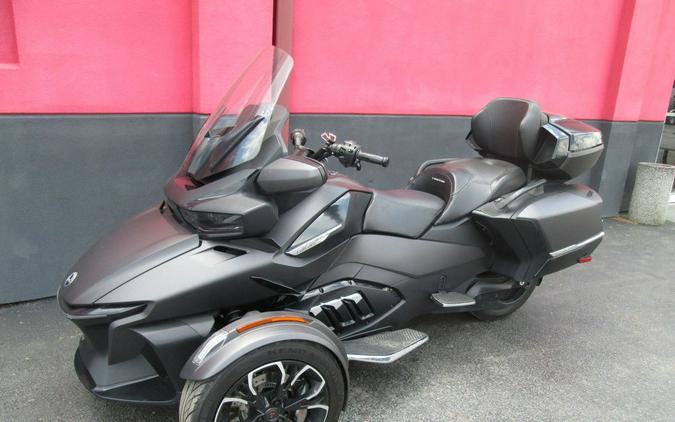 2022 Can-Am® Spyder RT Limited Dark Wheels