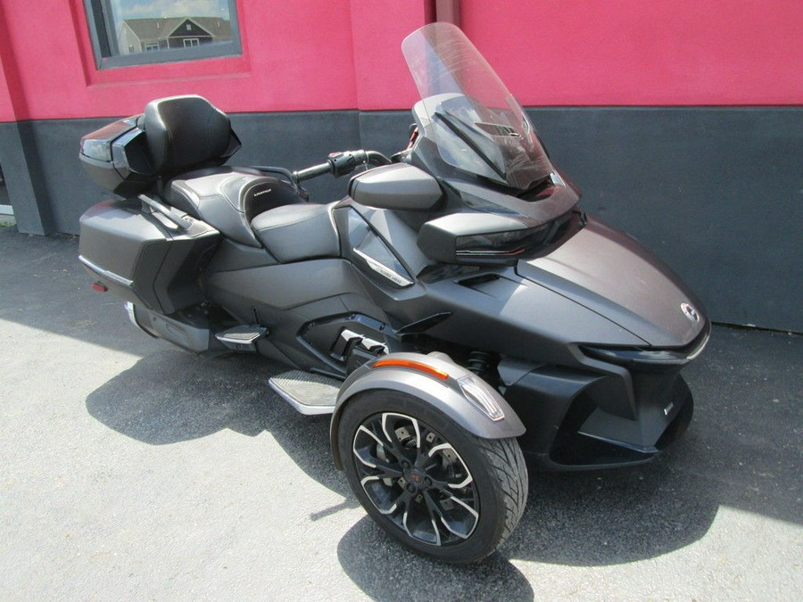 2022 Can-Am® Spyder RT Limited Dark Wheels