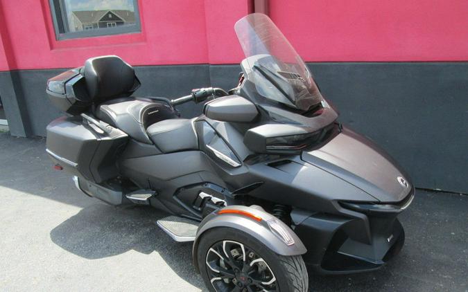 2022 Can-Am® Spyder RT Limited Dark Wheels