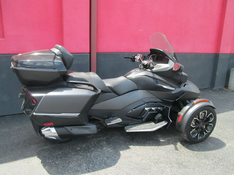 2022 Can-Am® Spyder RT Limited Dark Wheels