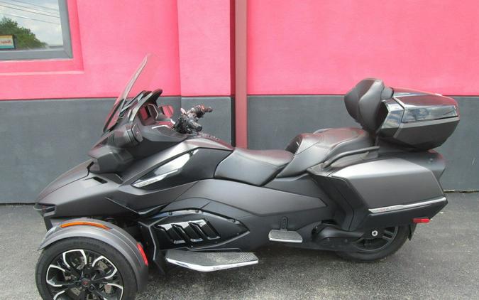 2022 Can-Am® Spyder RT Limited Dark Wheels