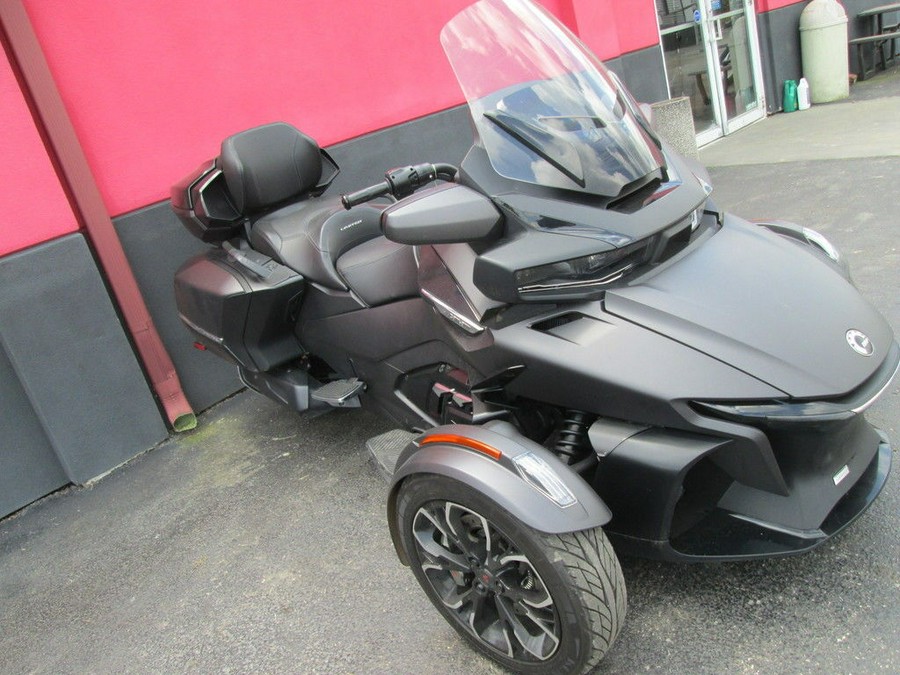 2022 Can-Am® Spyder RT Limited Dark Wheels