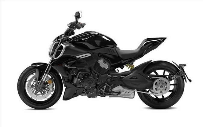 2024 Ducati Diavel V4 - Black