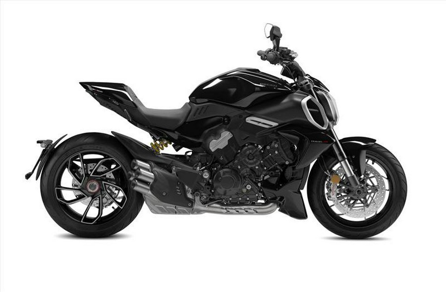 2024 Ducati Diavel V4 - Black