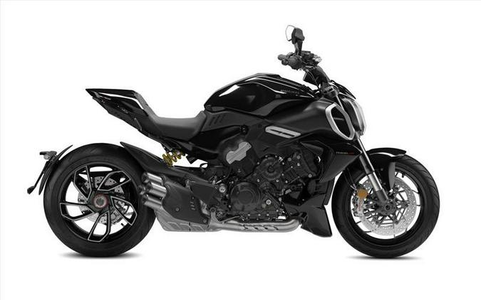 2024 Ducati Diavel V4 - Black