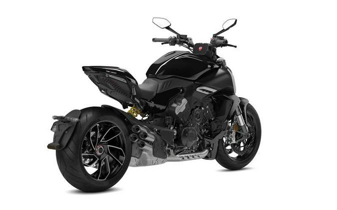 2024 Ducati Diavel V4 - Black