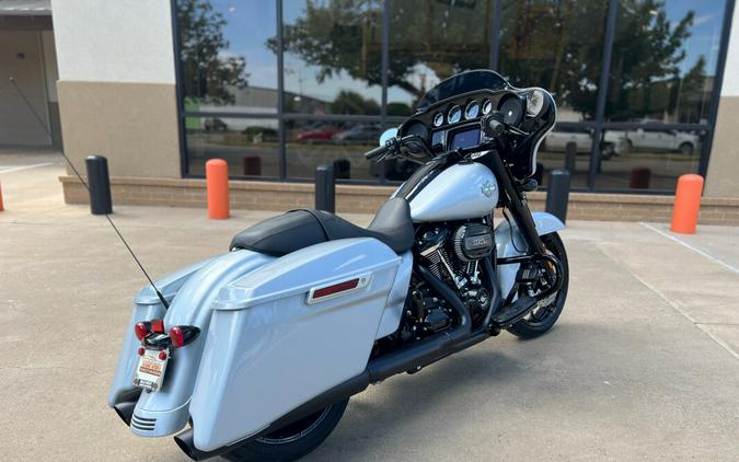 2023 Harley-Davidson® Street Glide® Special Atlas Silver Metallic – Black Fini