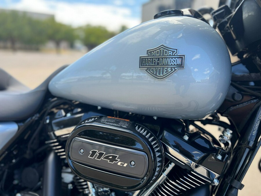 2023 Harley-Davidson® Street Glide® Special Atlas Silver Metallic – Black Fini