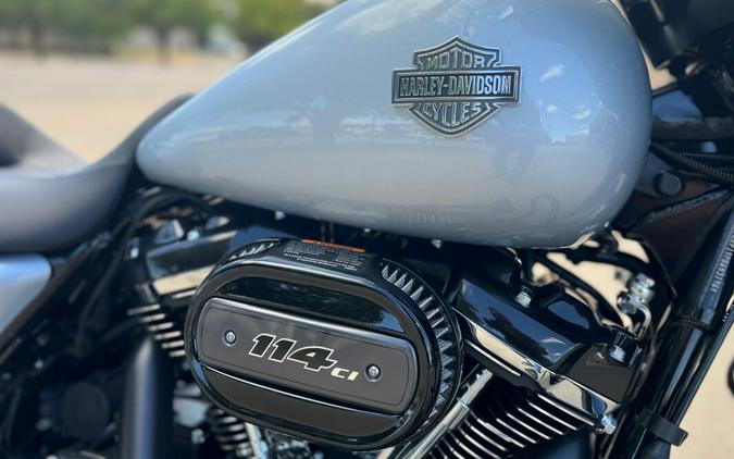 2023 Harley-Davidson® Street Glide® Special Atlas Silver Metallic – Black Fini