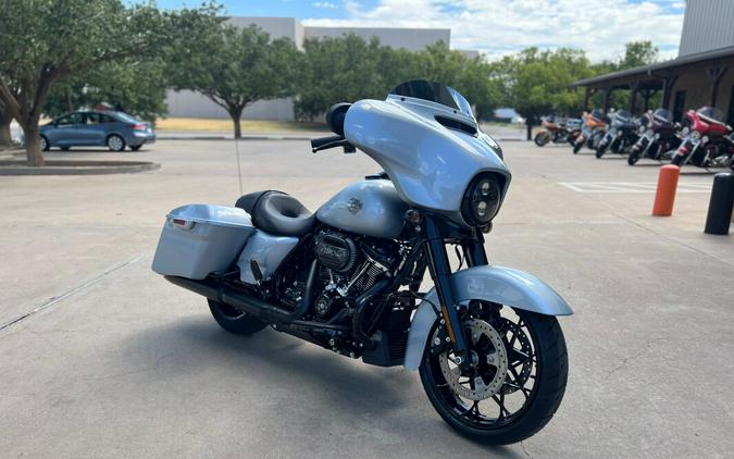 2023 Harley-Davidson® Street Glide® Special Atlas Silver Metallic – Black Fini