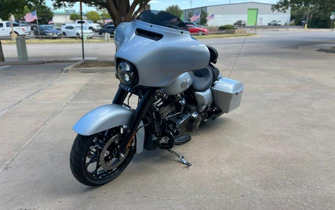 2023 Harley-Davidson® Street Glide® Special Atlas Silver Metallic – Black Fini