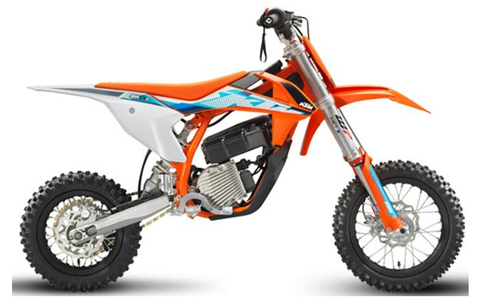 2023 KTM SX-E 3 First Look [Just In Time For Christmas]