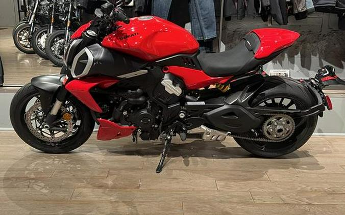 2023 Ducati Diavel V4 Red