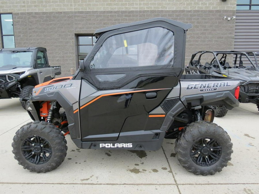 2017 Polaris® GENERAL™ 1000 EPS Deluxe Titanium Matte Metallic