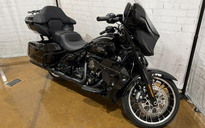 2026 Harley-Davidson® Street Glide Limited FLHXL 0034600375 Vivid Black