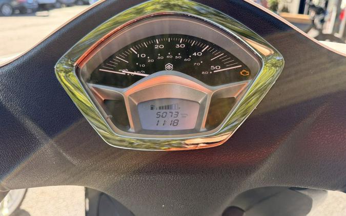 0 PRE-OWNED 2023 Piaggio Liberty 50 S - White