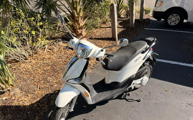 0 PRE-OWNED 2023 Piaggio Liberty 50 S - White
