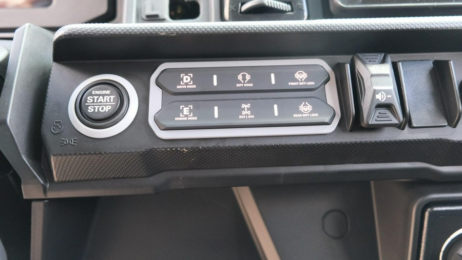 2026 CAN-AM DEFENDER MAX LIMITED CAB HD11