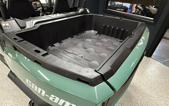 2025 Can-Am Commander MAX DPS 700