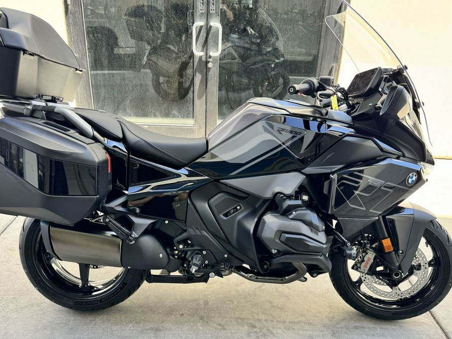 2026 BMW R 1300 RT Triple Black