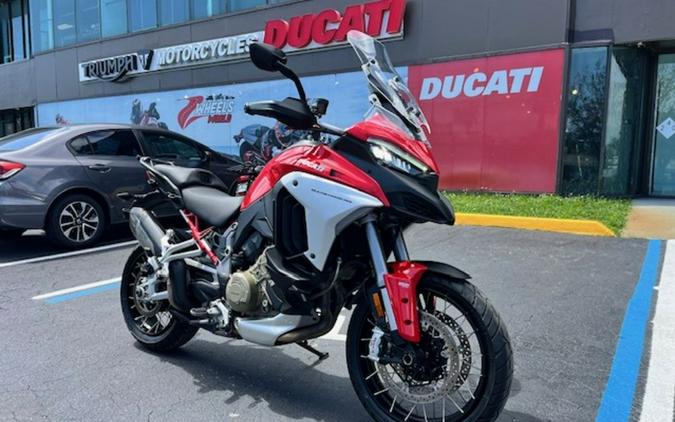 2022 Ducati Multistrada V4S Ducati Red / Spoked Wheels