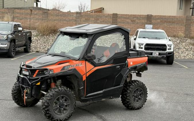 2016 Polaris® General™ 1000 EPS Deluxe Orange Burst