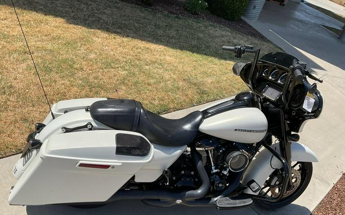 FLHXS 2018 Street Glide® Special