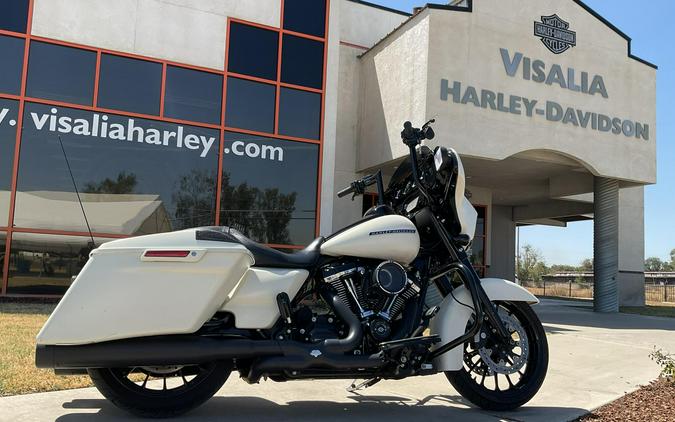 FLHXS 2018 Street Glide® Special